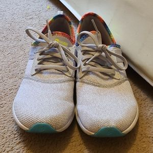 New Balance tennis shoes